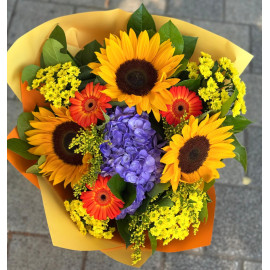 Buchet colorat de sezon cu floarea soarelui